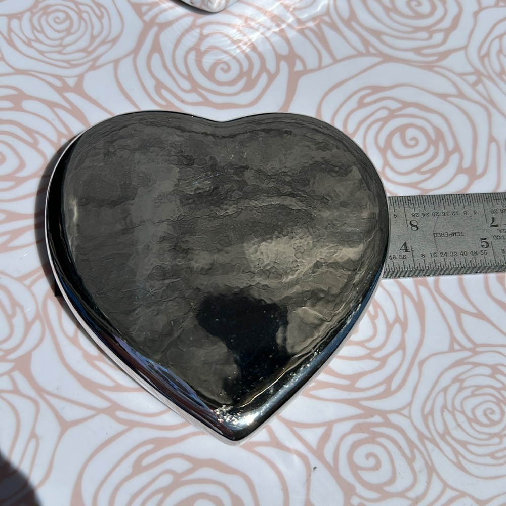 Heart Shaped Ceramic Jewelry Box - Picture 4 of 5